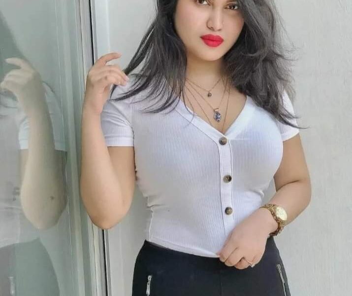 low cost escort service in laxmi nagar with comfortable room. 8377837077