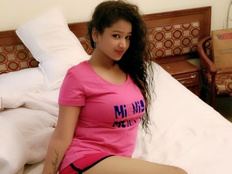 cheap price call girls in Mayur Vihar. 8377837077. full satisfaction girls