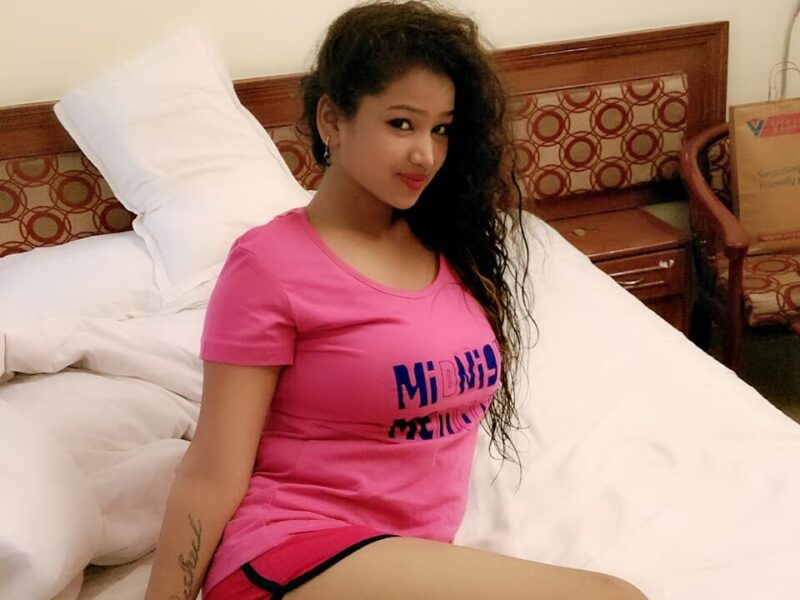 escort service in laxmi nagar low price. 8377837077. best service with room