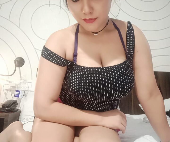 escort service in laxmi nagar low price. 8377837077. best service with room