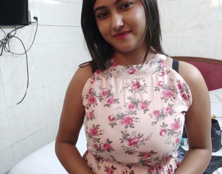 low rate call girls in Mayur Vihar. 8377837077. full satisfaction girls.