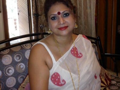 Real meet not available online paid fun only by sumita bhabhi