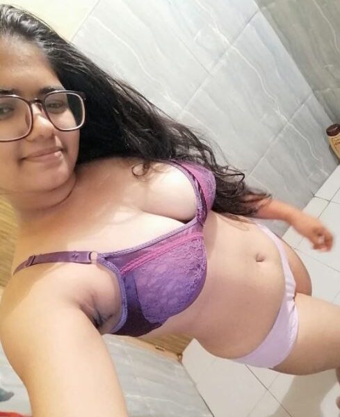 I am hot girl provide nude service