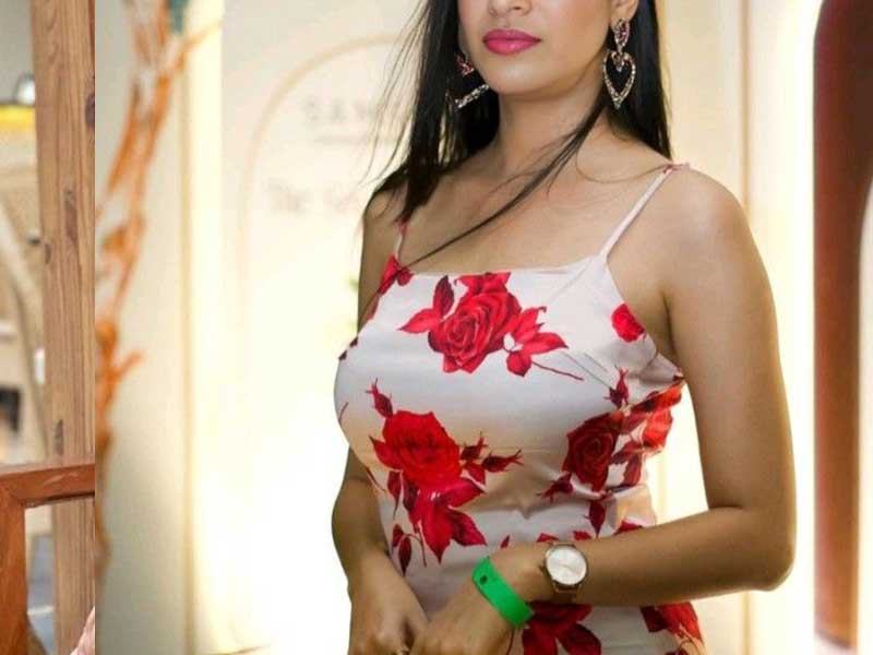 Bollywood Actress Shanaya (24) is available for Hotel sex