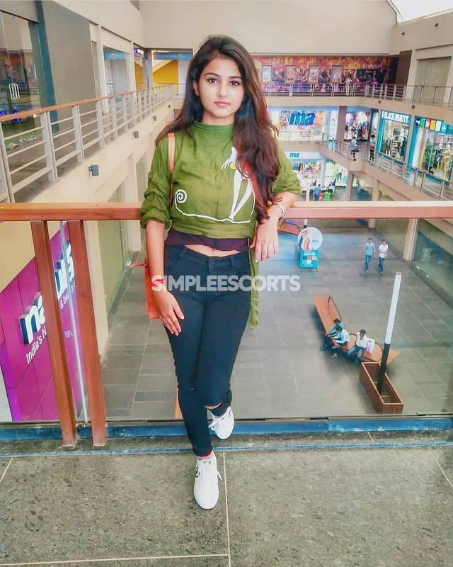 Hot College girl Rekha Rai (25) is available for Video Call