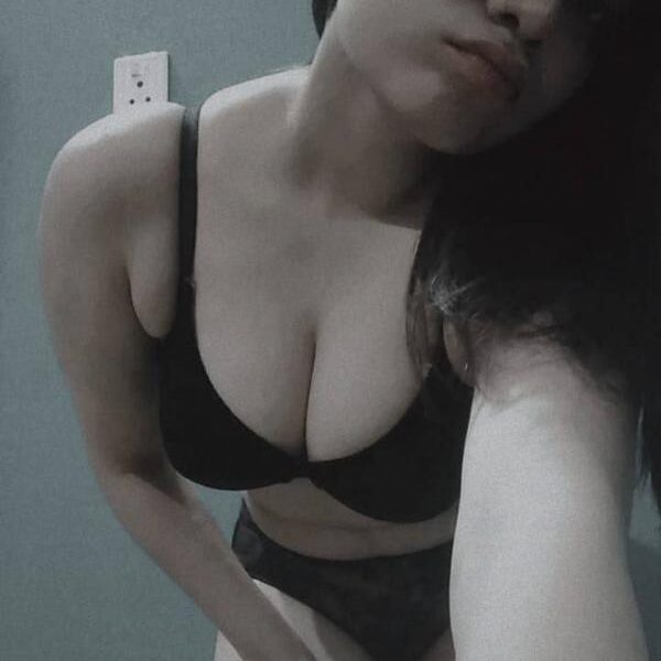 Beautiful College girl Sonam (22) is available for Video Call